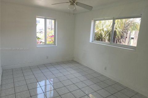 Casa en venta en Hollywood, Florida, 6 dormitorios, 422.15 m2 № 2071130 - foto 14