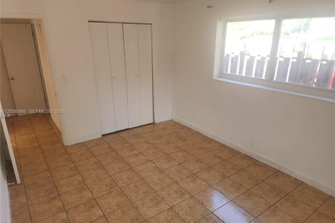 Casa en venta en Hollywood, Florida, 6 dormitorios, 422.15 m2 № 2071130 - foto 8