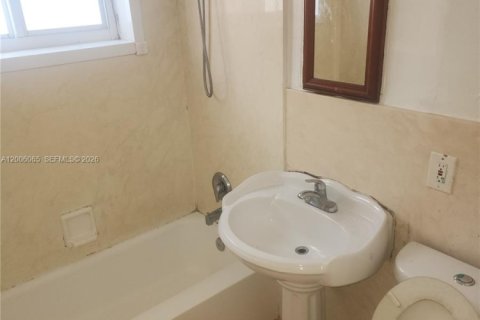 Casa en venta en Hollywood, Florida, 6 dormitorios, 422.15 m2 № 2071130 - foto 10