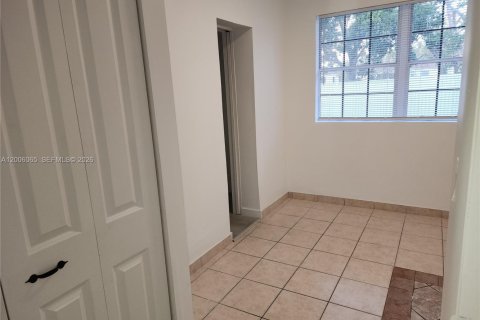 Casa en venta en Hollywood, Florida, 6 dormitorios, 422.15 m2 № 2071130 - foto 9