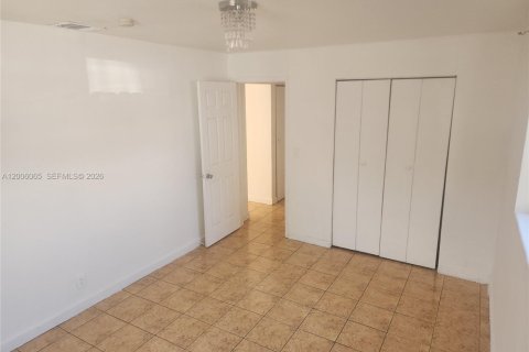 Casa en venta en Hollywood, Florida, 6 dormitorios, 422.15 m2 № 2071130 - foto 15