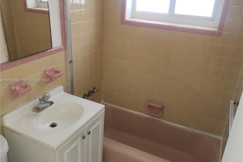 Casa en venta en Hollywood, Florida, 6 dormitorios, 422.15 m2 № 2071130 - foto 13