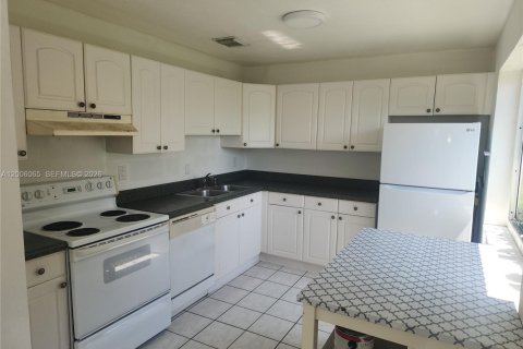 Casa en venta en Hollywood, Florida, 6 dormitorios, 422.15 m2 № 2071130 - foto 7