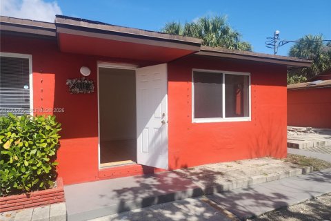 Casa en venta en Hollywood, Florida, 6 dormitorios, 422.15 m2 № 2071130 - foto 2