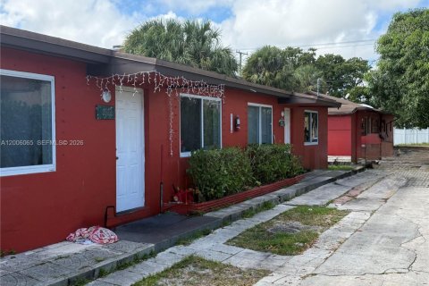 Casa en Hollywood, Florida 6 dormitorios, 422.15 m2 № 2071130