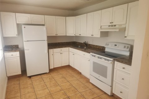 Casa en venta en Hollywood, Florida, 6 dormitorios, 422.15 m2 № 2071130 - foto 6