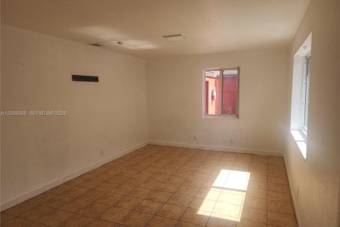 Casa en venta en Hollywood, Florida, 6 dormitorios, 422.15 m2 № 2071130 - foto 11