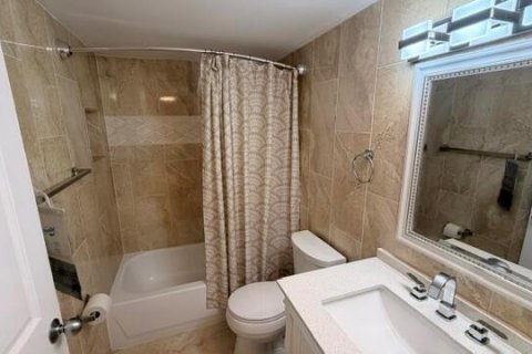 Condo in Delray Beach, Florida, 2 bedrooms  № 2176277 - photo 11