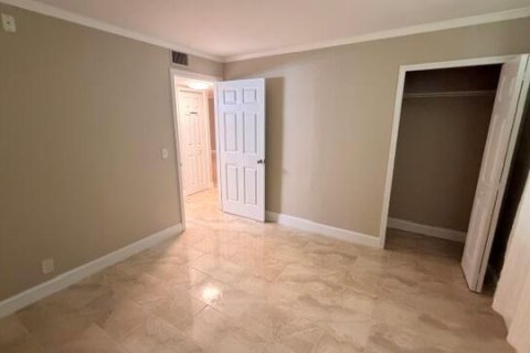 Condo in Delray Beach, Florida, 2 bedrooms  № 2176277 - photo 12