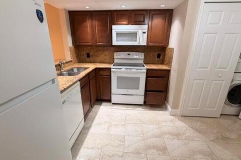 Condo in Delray Beach, Florida, 2 bedrooms  № 2176277 - photo 6