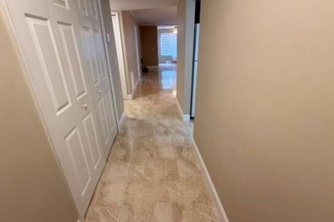 Condo in Delray Beach, Florida, 2 bedrooms  № 2176277 - photo 5