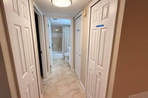 Condo in Delray Beach, Florida, 2 bedrooms  № 2176277 - photo 10