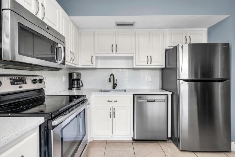 Condo à Pompano Beach, Floride, 2 chambres  № 2077017