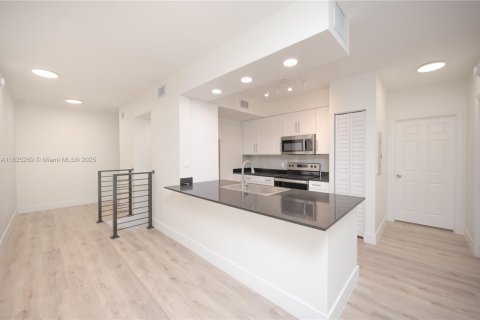 Touwnhouse à vendre à Miramar, Floride: 3 chambres, 134.71 m2 № 1794698 - photo 5