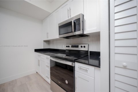 Touwnhouse à vendre à Miramar, Floride: 3 chambres, 134.71 m2 № 1794698 - photo 9