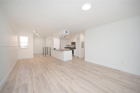 Touwnhouse à vendre à Miramar, Floride: 3 chambres, 134.71 m2 № 1794698 - photo 4