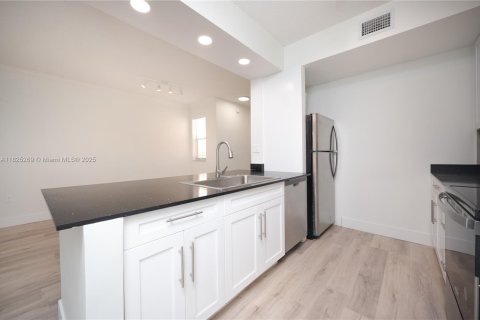 Touwnhouse à vendre à Miramar, Floride: 3 chambres, 134.71 m2 № 1794698 - photo 6