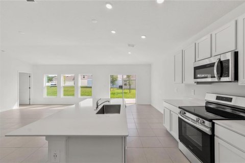 Villa ou maison à louer à Kissimmee, Floride: 4 chambres, 179.86 m2 № 2413573 - photo 4