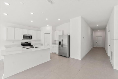 Villa ou maison à louer à Kissimmee, Floride: 4 chambres, 179.86 m2 № 2413573 - photo 5