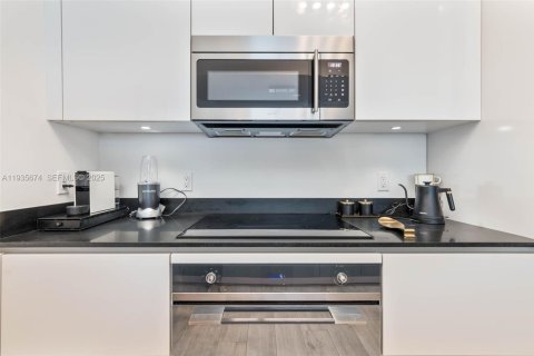 Condo in Miami, Florida, 2 bedrooms № 1993986 - photo 8