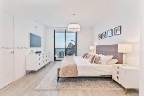 Condo in Miami, Florida, 2 bedrooms № 1993986 - photo 21