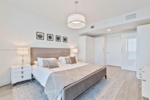 Condo in Miami, Florida, 2 bedrooms № 1993986 - photo 19