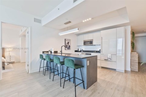 Condo in Miami, Florida, 2 bedrooms № 1993986 - photo 5