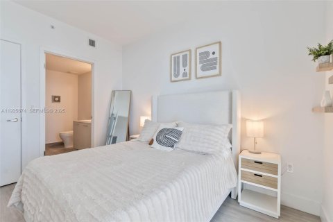 Condo in Miami, Florida, 2 bedrooms № 1993986 - photo 27