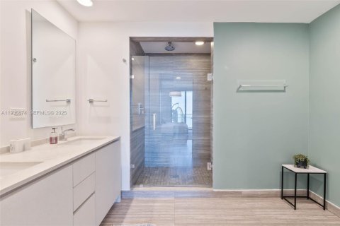 Condo in Miami, Florida, 2 bedrooms № 1993986 - photo 22