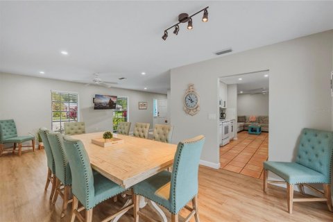 House in Bradenton, Florida 4 bedrooms, 185.34 sq.m. № 2101584 - photo 11