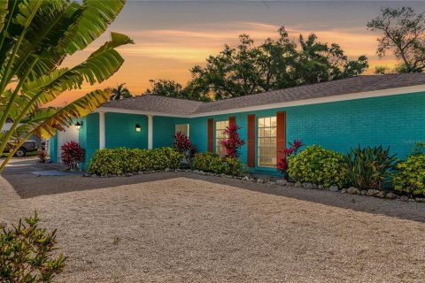 House in Bradenton, Florida 4 bedrooms, 185.34 sq.m. № 2101584 - photo 6