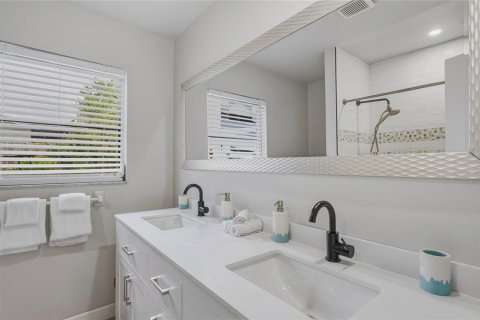 House in Bradenton, Florida 4 bedrooms, 185.34 sq.m. № 2101584 - photo 23