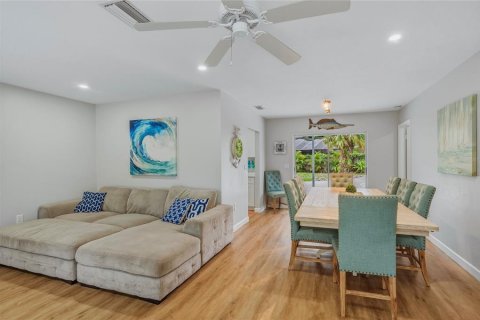 House in Bradenton, Florida 4 bedrooms, 185.34 sq.m. № 2101584 - photo 9