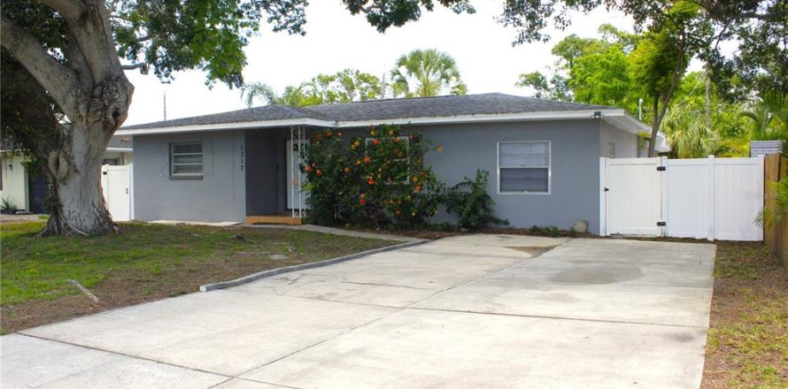 Casa en Clearwater, Florida 5 dormitorios, 160.72 m2 № 1795337