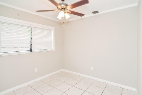 Casa en alquiler en Miami Gardens, Florida, 3 dormitorios, 144.65 m2 № 1887742 - foto 14