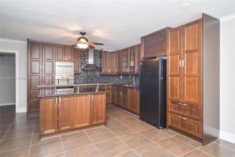 Casa en alquiler en Miami Gardens, Florida, 3 dormitorios, 144.65 m2 № 1887742 - foto 8