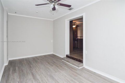 Casa en alquiler en Miami Gardens, Florida, 3 dormitorios, 144.65 m2 № 1887742 - foto 11