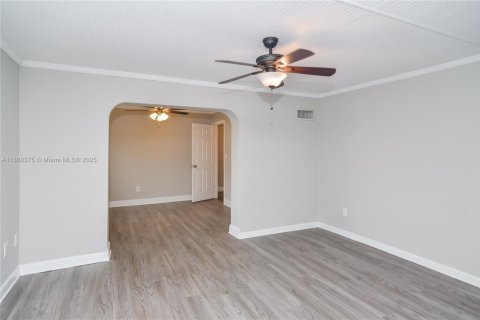 Casa en alquiler en Miami Gardens, Florida, 3 dormitorios, 144.65 m2 № 1887742 - foto 4