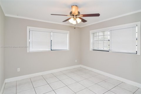 Casa en alquiler en Miami Gardens, Florida, 3 dormitorios, 144.65 m2 № 1887742 - foto 5