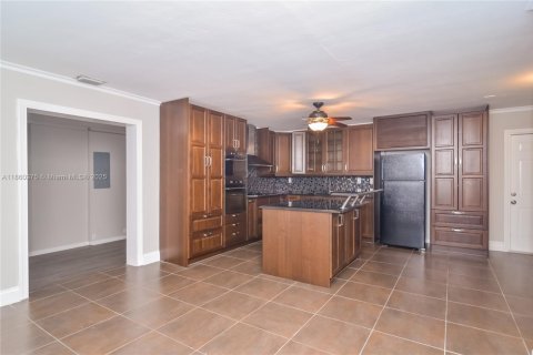 Casa en alquiler en Miami Gardens, Florida, 3 dormitorios, 144.65 m2 № 1887742 - foto 7