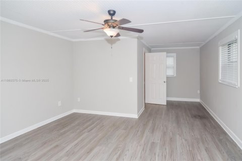 Casa en alquiler en Miami Gardens, Florida, 3 dormitorios, 144.65 m2 № 1887742 - foto 3