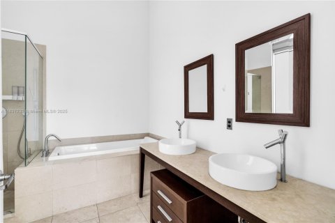 Купить кондоминиум в Майами, Флорида 2 спальни, 116.59м2, № 1818403 - фото 22