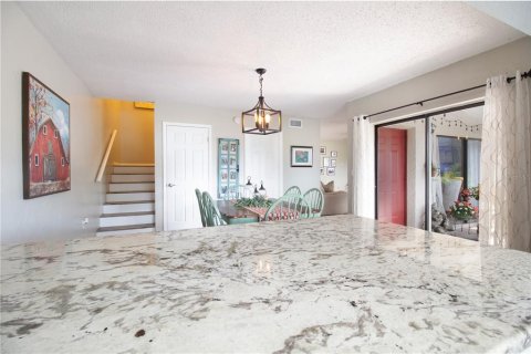 Townhouse in Seminole, Florida 2 bedrooms, 145.3 sq.m. № 1552844 - photo 9