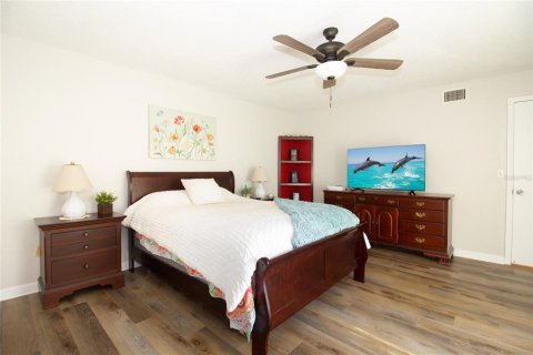 Townhouse in Seminole, Florida 2 bedrooms, 145.3 sq.m. № 1552844 - photo 18