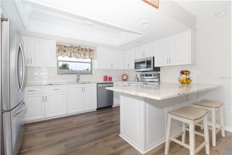 Townhouse in Seminole, Florida 2 bedrooms, 145.3 sq.m. № 1552844 - photo 5