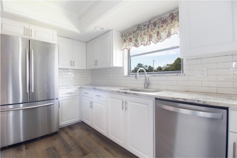 Townhouse in Seminole, Florida 2 bedrooms, 145.3 sq.m. № 1552844 - photo 8