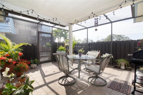 Townhouse in Seminole, Florida 2 bedrooms, 145.3 sq.m. № 1552844 - photo 4