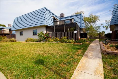Townhouse in Seminole, Florida 2 bedrooms, 145.3 sq.m. № 1552844 - photo 2