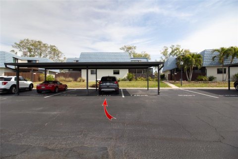 Townhouse in Seminole, Florida 2 bedrooms, 145.3 sq.m. № 1552844 - photo 29