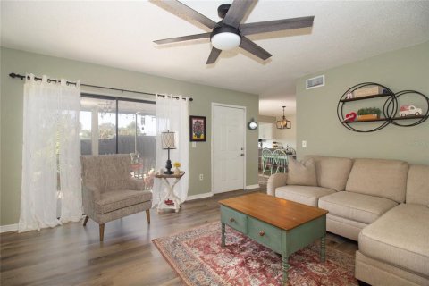 Townhouse in Seminole, Florida 2 bedrooms, 145.3 sq.m. № 1552844 - photo 16